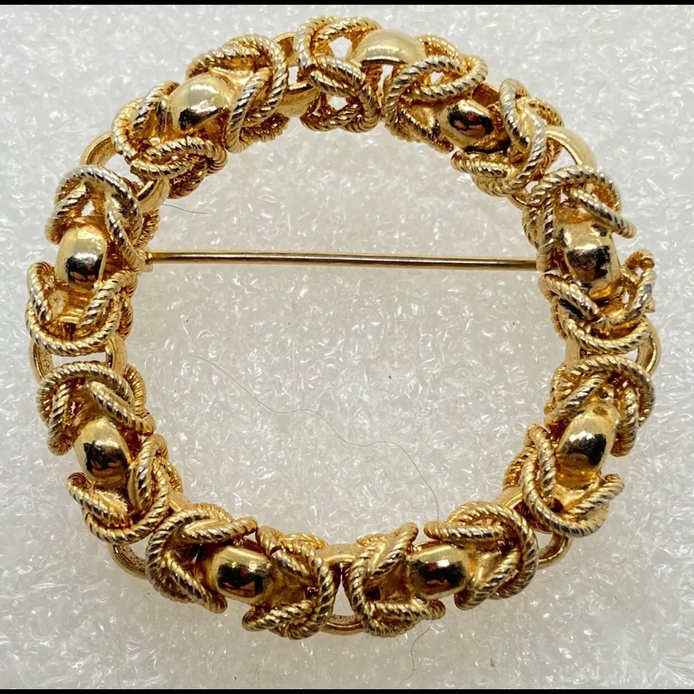 Vintage WOVEN Ball WREATH BROOCH Pin Gold Tone Pin